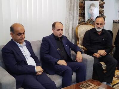دیدار وزیر جهاد کشاورزی با خانواده شهید جنگ ۱۲روزه در بندر انزلی