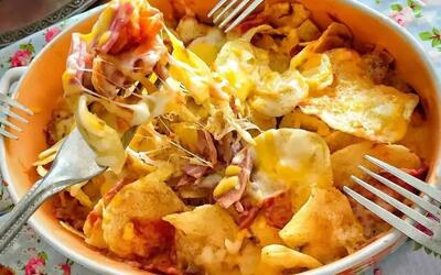 طرز تهیه چیپس و پنیر آسان در تابه (فیلم)