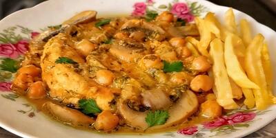 این خورشت غوغا میکنه ترکیب مرغ و قارچ طعمی میده که شگفت زده میشی / خورشت خانم تاج سنتی