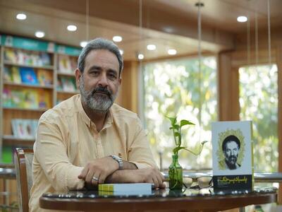 مطالعه زندگی شهدا و دانشمندان راهگشای زندگی است/ رونمایی از تقریظ رهبری بر یک اثر پژوهشی