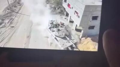 زیر گرفتن یک ارپی‌جی‌زن حماس توسط تانک مرکاوا ارتش اسرائیل / حاوی تصاویر ناراحت‌کننده