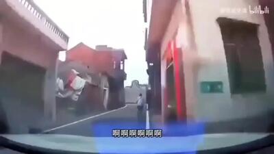 فیلم رانندگی خطرناک یک زن / به جای ترمز فقط گاز میداد