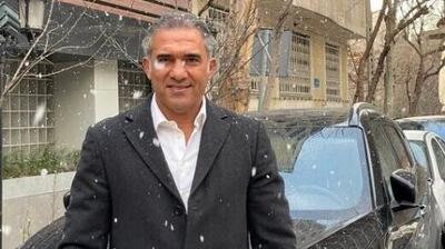 عکس / دورهمی خانوادگی احمدرضا عابدزاده در یک کافه به صرف کیک و چای  / همسر کم سن و سال عقاب در کنار دختر و داماد