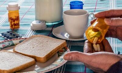 هرگز این داروهای پرمصرف را با چای یا دمنوش نخورید