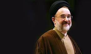 نماز خواندن سید محمد خاتمی روی تخت بیمارستان+ تصاویر