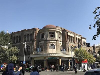 گردش در کوچه های قدیمی خیابان لاله زار