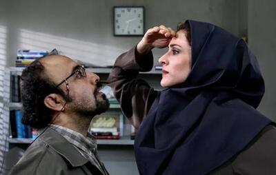 تلاش «هاوایی‌»‌ها و «خرچنگ‌»‌ها برای خنداندن زورکی مخاطب/ چرا از شوخی‌های عطارانی درس نمی‌گیریم؟  