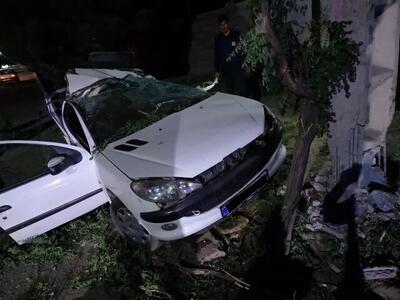 تصادف دو خودروی سواری پژو حادثه‌ساز شد