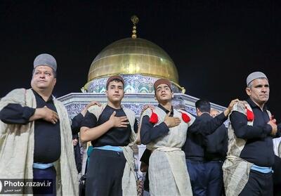 عزاداری 17 هیئت مذهبی از استان‌ها و اقوام مختلف در حرم رضوی - تسنیم