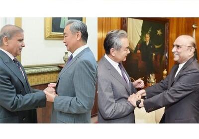 توسعه همکاری‌ها محور دیدار وزیر خارجه چین با رئیس‌جمهور و نخست‌وزیر پاکستان - تسنیم