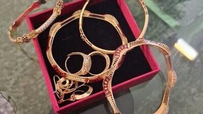 رونمایی از طلاهای اهدایی مردم برای کمک به مردم فلسطین روی آنتن زنده
