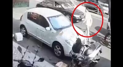 سرقت زنجیر طلا از زن جوان در خودروی شخصی در سعادت‌آباد (فیلم)