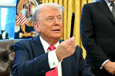 کبودی دست راست دونالد ترامپ جنجال برانگیز شد