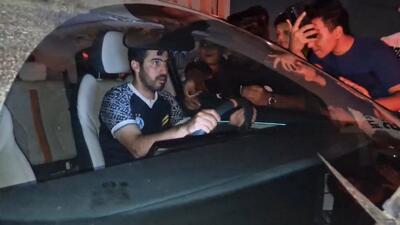 عکس یادگاری هواداران با خسرو حیدری بعد از تمرین امروز استقلال