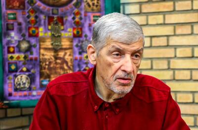 نفوذی می‌تواند با عمامه یا محاسن باشد یا کروات بزند