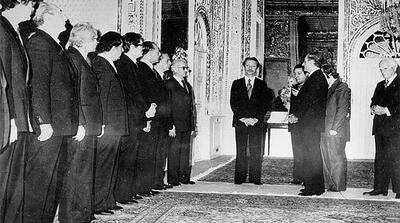 دستورات را برخلاف عقیده‌شان انجام می‌دادند چون مقام‌شان را می‌خواستند!
