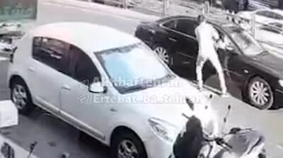لحظه سرقت گردنبند زن جوان در سعادت آباد
