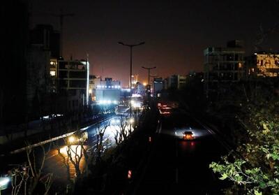 گذران زندگی در   تاریکی، شرجی و گرمای 40 درجه   شمال/ سمفونی موتور‌برق‌ها در کوچه بازار! - تسنیم
