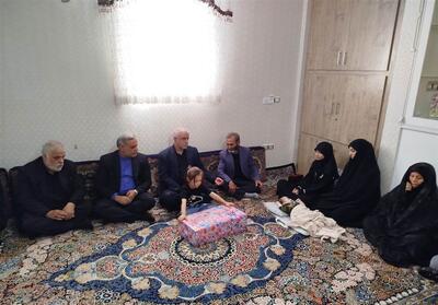 دیدار معاون رئیس‌جمهور با خانواده شهید پاشایی در بهارستان+ تصویر و فیلم - تسنیم