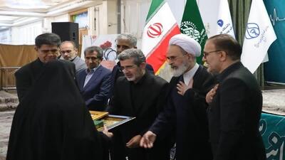 تجلیل از خانواده شهید دکتر شیروانی همزمان با روز پزشک
