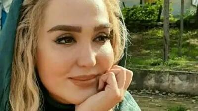 حضور به‌یادماندنی زهره فکور صبور با استایل مونوکروم جذاب مشکی در مرکز خرید