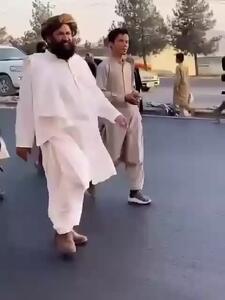 تقلید شهردار افغانستانی از شهردار تهرانی؛ چرخش در شهر برای انجام وظیفه با دوربین تبلغیاتی!
