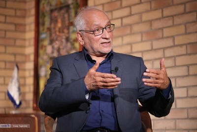 ببینید | حسین مرعشی:  ایران باید وارد یک مرحله جدید در زندگی خود شود و راهبردها باید تغییر یابد
