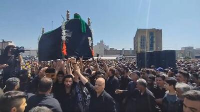 مراسم نمادین تشیع جنازه امام رضا (ع) در. مشهد + فیلم