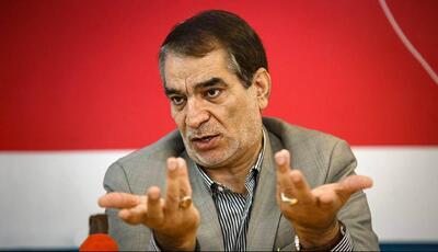 فعال اصولگرا: داشتن گوشی همراه به این معنی است که شما یک نتانیاهو یا یک ترامپ همراهتان است!