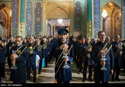 عکس/ آیین لاله گردانی شام غریبان شهادت امام رضا(ع) در حرم مطهر حضرت شاهچراغ(ع)