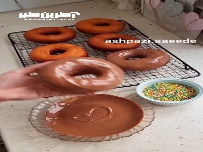 با دونات خانگی یک عصرانه دلپذیر آماده کن