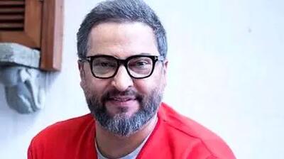 عکس دیده‌نشده از کارت عروسی مهرداد میناوند و همسر جوانش!