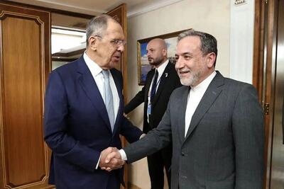گفت‌وگوی تلفنی وزرای خارجه ایران و روسیه درباره برنامه هسته‌ای تهران/ طرف روسی آمادگی خود را برای ادامه مشارکت قابل توجه در تلاش‌های دیپلماتیک، به منظور عادی‌سازی اوضاع پیرامون برجام، اعلام کرد