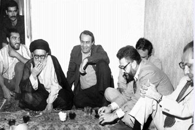 عکس/ آیت‌الله طالقانی در کنار همسر و فرزندانش؛ سال ۱۳۴۷