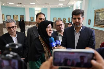 معاون وزیر: زنان سهم قابل‌توجهی در تولیدات صنایع‌دستی لنجان دارند