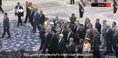 رکنا سیاسی : هیئت دولت جمهوری اسلامی ایران صبح امروز (دوشنبه) به مناسبت فرارسیدن هفته دولت با آرمان‌های امام خمینی(ره) تجدید میثاق کردند. به گزارش رکنا از پایگاه اطلاع‌رسانی دولت ، رئیس‌جمهور و اعضای هیئت دولت جمهوری اسلامی ایران صبح امروز (دوشنبه، سوم شهریور) به مناسبت فرارسیدن هفته دولت با آرمان‌های امام خمینی (ره) تجدید میثاق کردند. گفتنی است؛ «هفته دولت» هر ساله از دوم تا هشتم شهریورماه به‌منظور گرامیداشت یاد و خاطره شهیدان والامقام محمدعلی رجایی، رئیس‌جمهور مردمی و انقلابی، و محمدجواد باهنر، نخست‌وزیر متعهد و مؤمن، در تقویم رسمی جمهوری اسلامی ایران نام‌گذاری شده است. این دو شهید بزرگوار، از چهره‌های خدوم، ساده‌زیست و وفادار به آرمان‌های امام خمینی (ره) و انقلاب اسلامی بودند که در ۸ شهریور ۱۳۶۰ در اثر یک عملیات تروریستی ناجوانمردانه توسط گروهک تروریستی منافقین در دفتر نخست‌وزیری به درجه رفیع شهادت نائل آمدند.