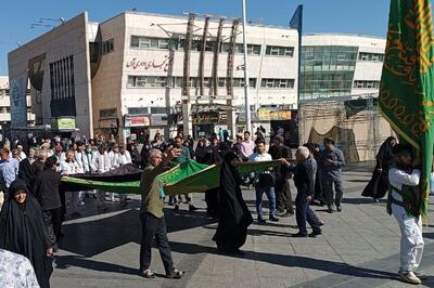 زائران پیاده امام حسین(ع) در آغوش امام رئوف(ع)  | آیین استقبال از کاروان پیاده انصارالحسین(ع) برگزار شد