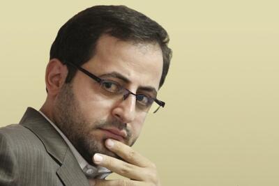 فاضل نظری در حمایت از فردوسی: «سیه‌دل سپید نمی‌شود» + عکس