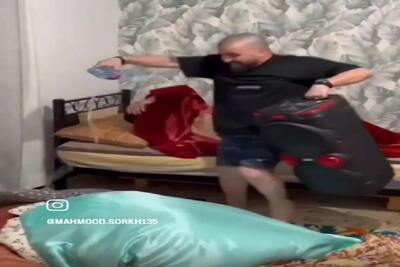 آواز شاد؛ پسر مردم آزار رفقاش خوابن نصفه شب با اسپیکر رفت بالاسرشون آذری رقصید گرخیدن