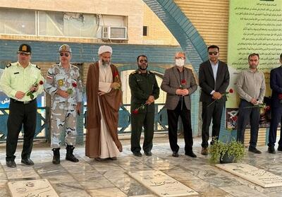 تجدید میثاق مدیران قشم با آرمان‌های شهدا - تسنیم