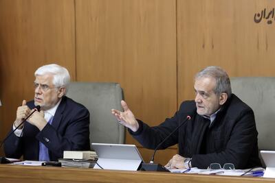 بازنشستگان تامین اجتماعی روی صحنه هفته دولت/ دهقان کیا: معیشت و درمان را جدی بگیرید