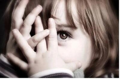 عکس/ خانم بازیگر شوهرش را وسط خیابان به باد کتک گرفت