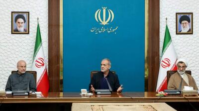 پزشکیان : الگوی مدیریت محله محور کلید حل مسایل امنیتی، اشتغال، آموزشی و فرهنگی است - مردم سالاری آنلاین