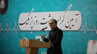 کاهش روند مهاجرت پزشکان نتیجه حمایت دولت است/ اصلاح تعرفه‌های خدمات سلامت در دولت چهاردهم
