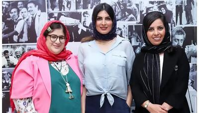 حاشیه‌های داغ اکران «تابستانی که برف آمد»؛ از تیپ بازیگران زن تا حضور هنرمندان (عکس)