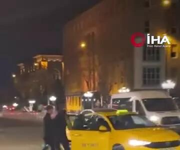راننده باهوش زورگیرها را به دام انداخت؛ لحظه طراحی حمله ناگهانی برای زورگیری!