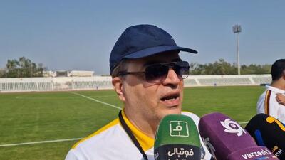 گفت‌وگوی پیمان یوسفی با خبرنگاران بعد از بازدید از چمن ورزشگاه المپیک کیش