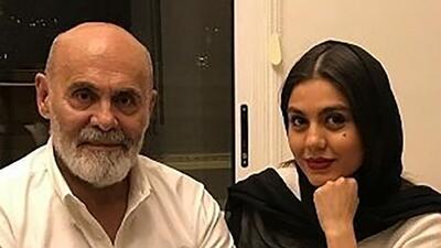 عکس / اولین رونمایی از رهمسر واقعی جمشید هاشم پور در فرش قرمز / جوان و شیک با کفش های توری و گل سرخی در دست ...