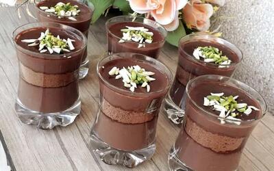 طرز تهیه دسر شکلاتی خوشمزه و ساده در خانه (فیلم)