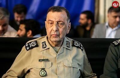 عکس/ دیدار صمیمی سرلشکر سلیمی و رهبری ۲۰ سال پیش در دانشگاه ستاری | اقتصاد24